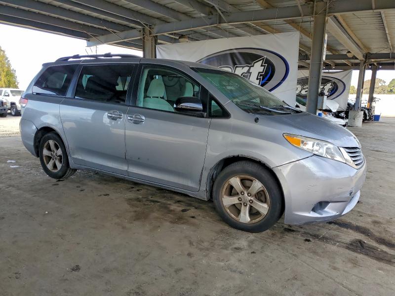 Photo 4 from auction – 2014 TOYOTA SIENNA LE with VIN 5TDKK3DC8ES449567