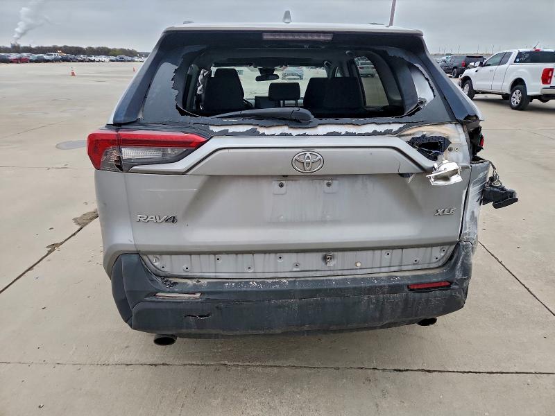Photo 6 from auction – 2019 TOYOTA RAV4 XLE with VIN 2T3W1RFV2KC025139