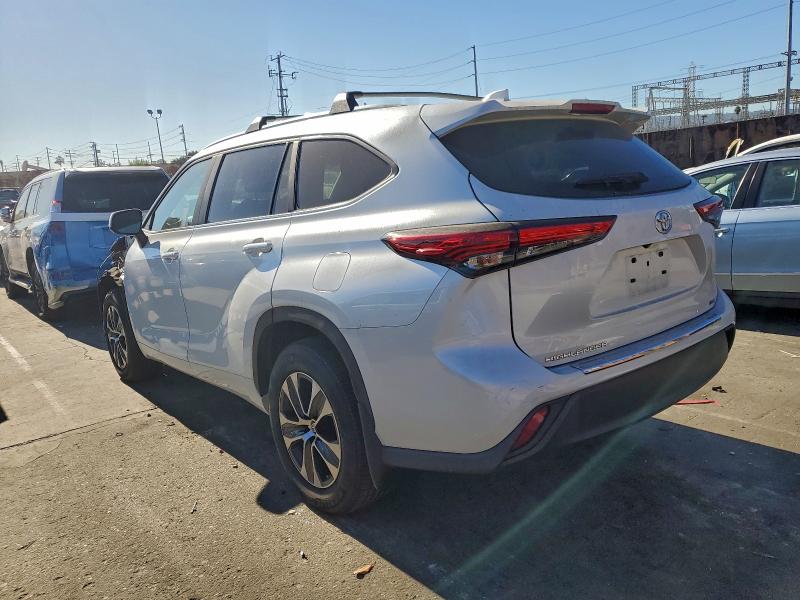 Фото 2 с аукциона – 2023 TOYOTA HIGHLANDER с VIN 5TDKDRAH3PS001964