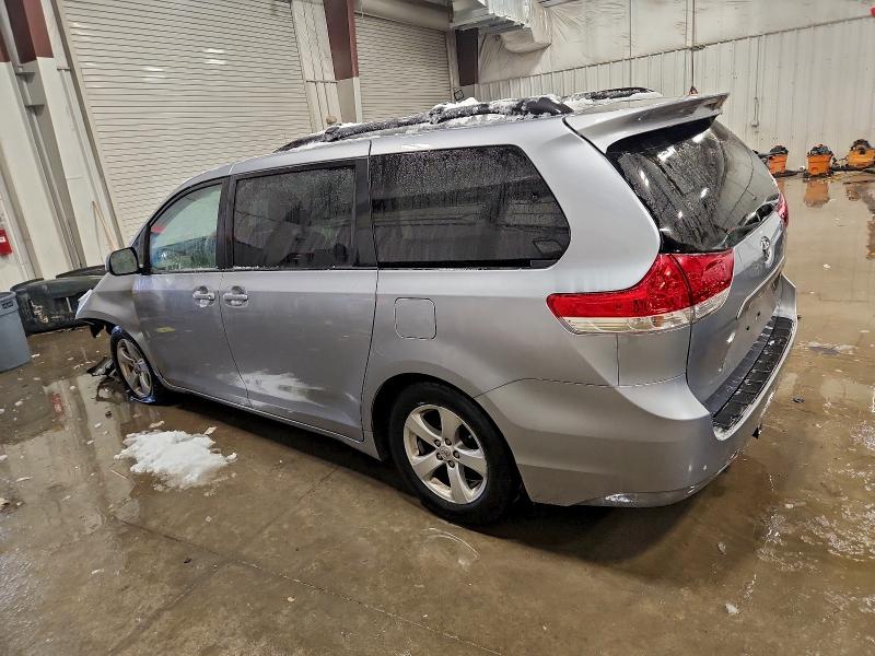 Photo 2 from auction – 2014 TOYOTA SIENNA LE with VIN 5TDKK3DCXES415226