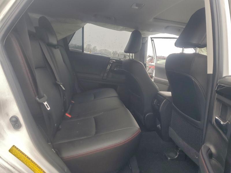 Photo 11 from auction – 2020 TOYOTA 4RUNNER SR with VIN JTEBU5JR4L5786864