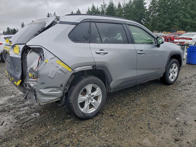 Photo 3 from auction – 2019 TOYOTA RAV4 XLE with VIN JTMP1RFV5KD034904