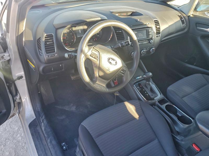 Zdjęcie 8 z aukcji – 2017 KIA FORTE LX z VIN 3KPFL4A75HE079933