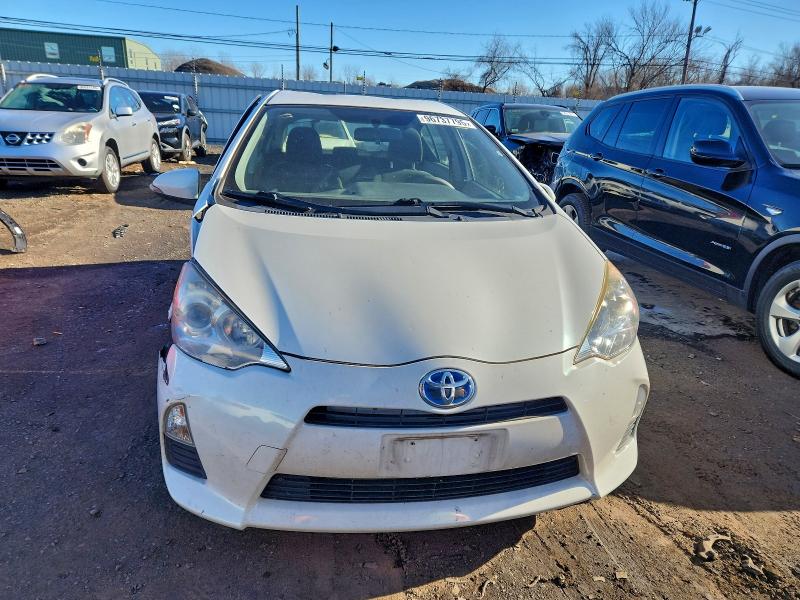 Photo 5 from auction – 2014 TOYOTA PRIUS C with VIN JTDKDTB33E1570095