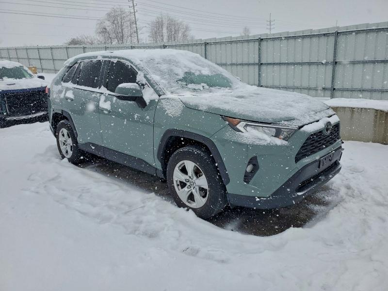 Photo 4 from auction – 2021 TOYOTA RAV4 XLE with VIN JTMW1RFV3MD080553