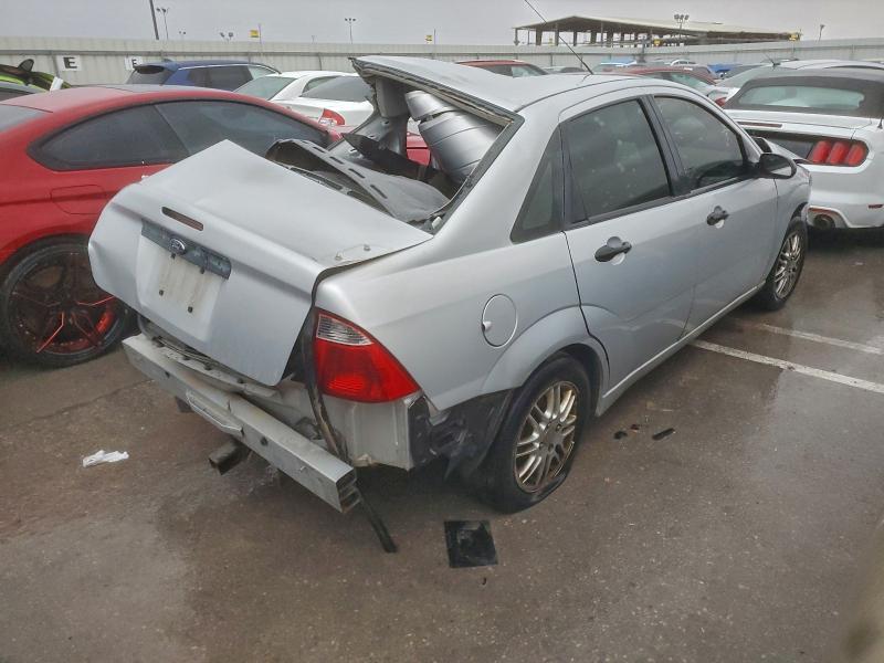 Photo 3 from auction – 2005 FORD FOCUS ZX4 with VIN 1FAFP34N25W122043