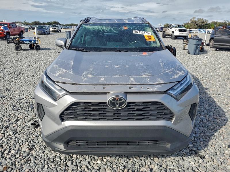 Photo 5 from auction – 2022 TOYOTA RAV4 XLE with VIN 2T3W1RFV3NC192047