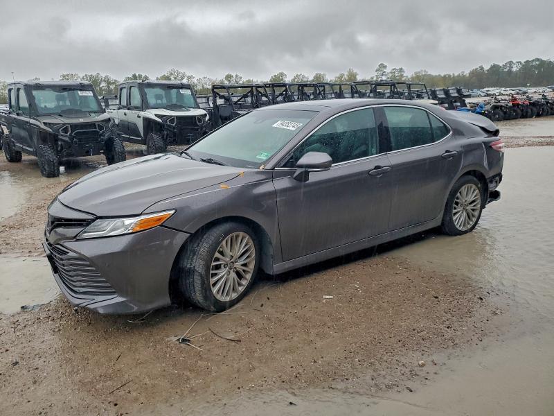 TOYOTA CAMRY L 2018 with VIN 4T1B11HK3JU040256 - Photo from auction