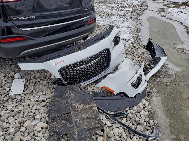 Photo 12 from auction – 2018 CHRYSLER 300 S with VIN 2C3CCAGGXJH268827