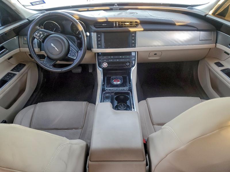 Photo 8 from auction – 2017 JAGUAR XF PREMIUM with VIN SAJBD4BN6HCY42639