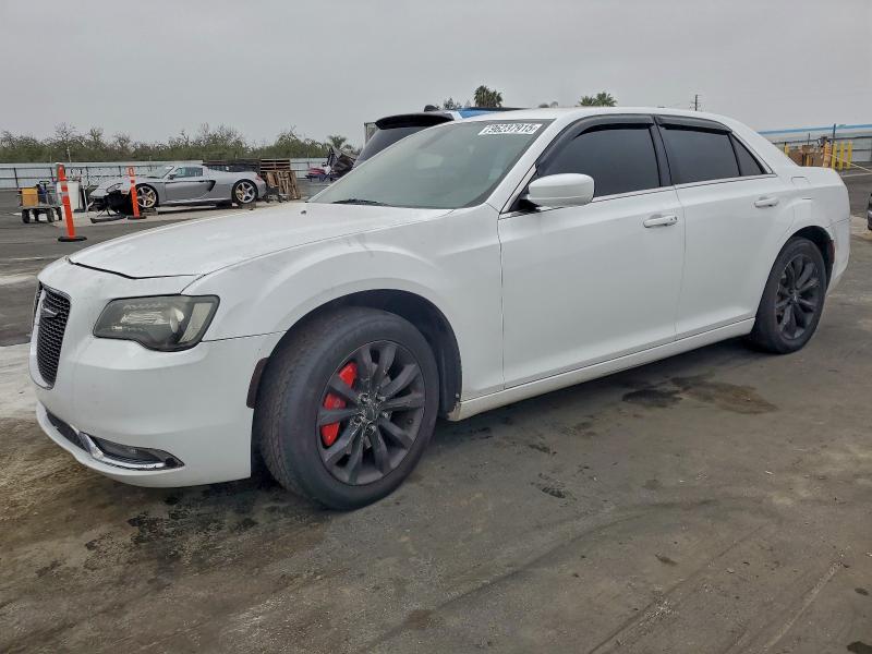 CHRYSLER 300 LIMITE 2015 with VIN 2C3CCARG9FH757031 - Photo from auction