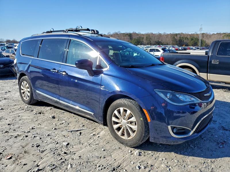 Photo 4 from auction – 2017 CHRYSLER PACIFICA T with VIN 2C4RC1BG7HR704941