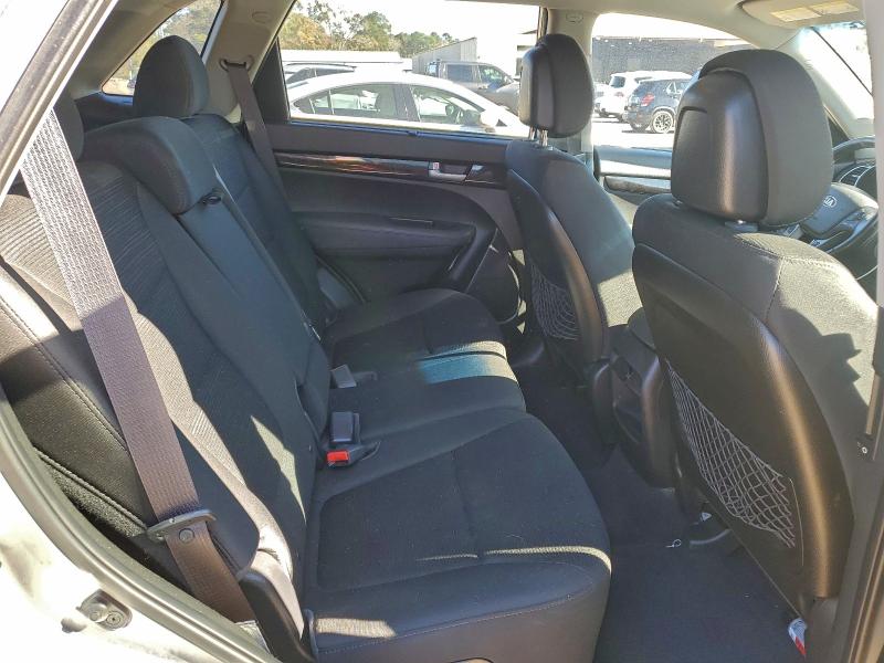Photo 11 from auction – 2015 KIA SORENTO LX with VIN 5XYKT4A60FG651528