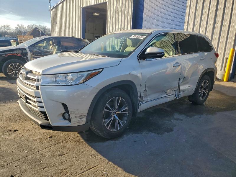 TOYOTA HIGHLANDER 2018 with VIN 5TDBZRFH6JS865876 - Photo from auction