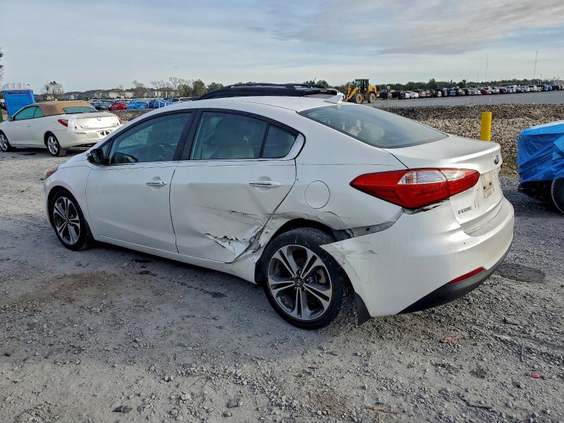 Photo 2 from auction – 2015 KIA FORTE with VIN KNAFZ4A8XF5354032