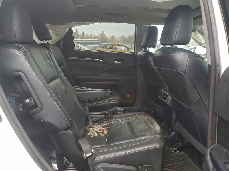 Photo 11 from auction – 2016 TOYOTA HIGHLANDER with VIN 5TDDCRFH7GS015113