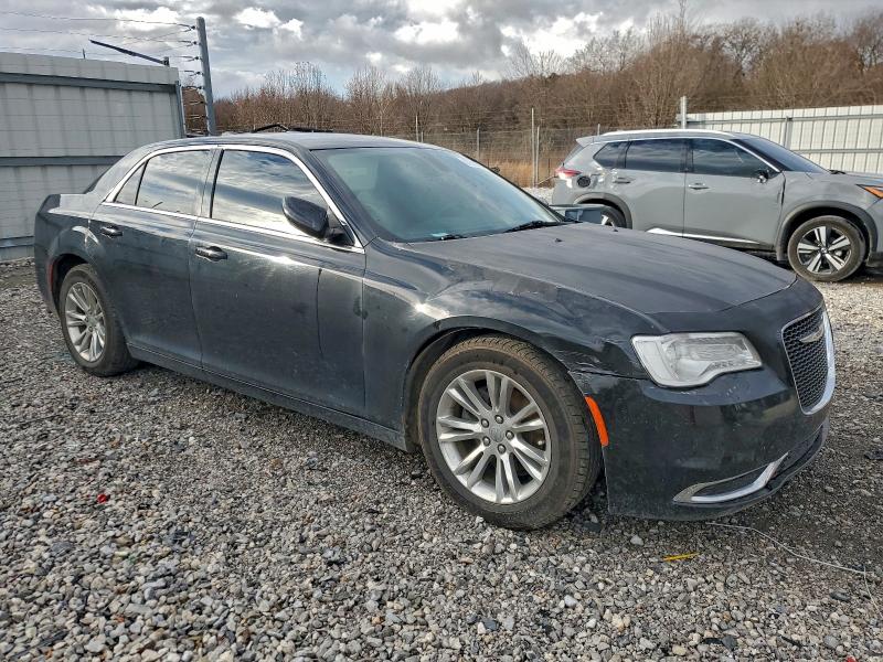 Photo 4 from auction – 2016 CHRYSLER 300 with VIN 2C3CCAAG6GH295590