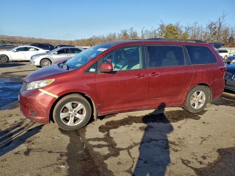 TOYOTA SIENNA LE 2016 with VIN 5TDKK3DC1GS729155 - Photo from auction