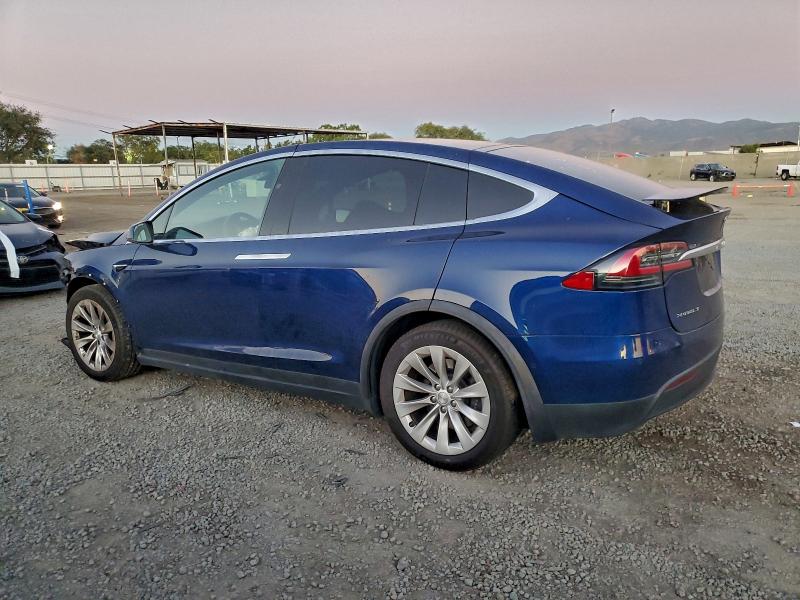 Photo 2 from auction – 2018 TESLA MODEL X with VIN 5YJXCAE21JF142849