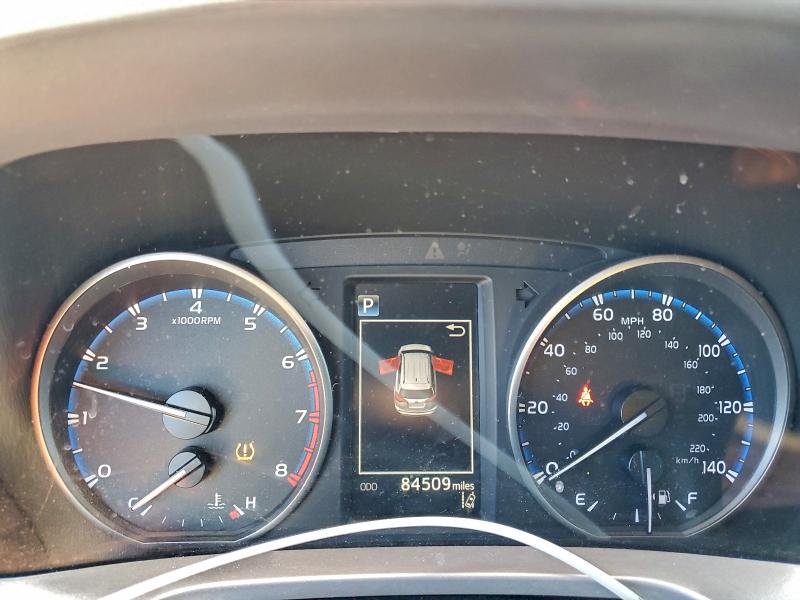 Photo 9 from auction – 2018 TOYOTA RAV4 LE with VIN JTMZFREV5JJ159395