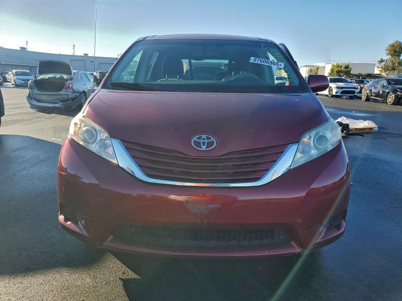Photo 5 from auction – 2013 TOYOTA SIENNA LE with VIN 5TDKK3DC4DS310146