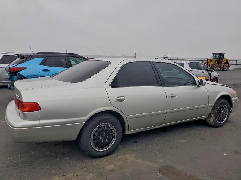 Photo 3 from auction – 2000 TOYOTA CAMRY CE with VIN 4T1BG22K6YU682526