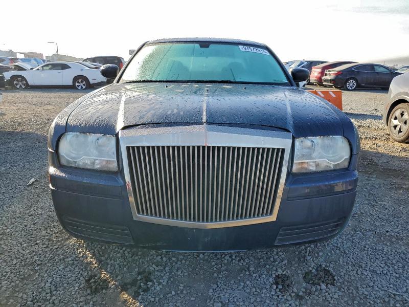 Photo 5 from auction – 2008 CHRYSLER 300 LX with VIN 2C3KA43R58H136840