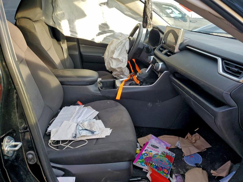 Photo 7 from auction – 2023 TOYOTA RAV4 XLE with VIN JTMW1RFV8PD099359