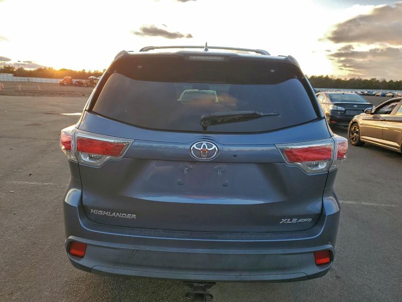 Photo 6 from auction – 2015 TOYOTA HIGHLANDER with VIN 5TDJKRFH5FS165791