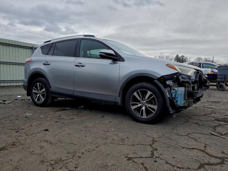 Photo 4 from auction – 2016 TOYOTA RAV4 XLE with VIN 2T3RFREV9GW476056