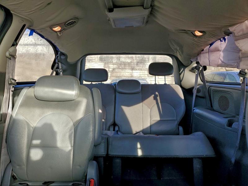 Photo 10 from auction – 2005 CHRYSLER TOWN & COU with VIN 2C8GP64L35R409641