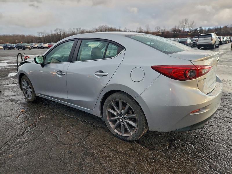 Photo 2 from auction – 2018 MAZDA 3 TOURING with VIN 3MZBN1V30JM251311
