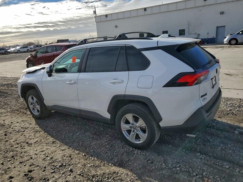 Photo 2 from auction – 2021 TOYOTA RAV4 XLE with VIN 2T3P1RFV7MC192409