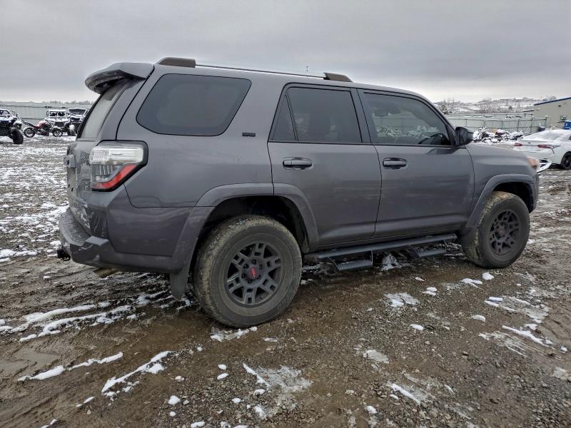 Photo 3 from auction – 2022 TOYOTA 4RUNNER SR with VIN JTEMU5JR7N6012369