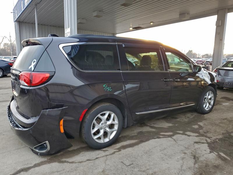 Photo 3 from auction – 2017 CHRYSLER PACIFICA T with VIN 2C4RC1BG7HR803744