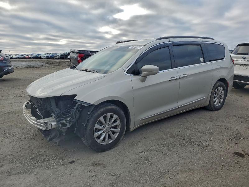 CHRYSLER PACIFICA T 2017 with VIN 2C4RC1BG1HR795169 - Photo from auction