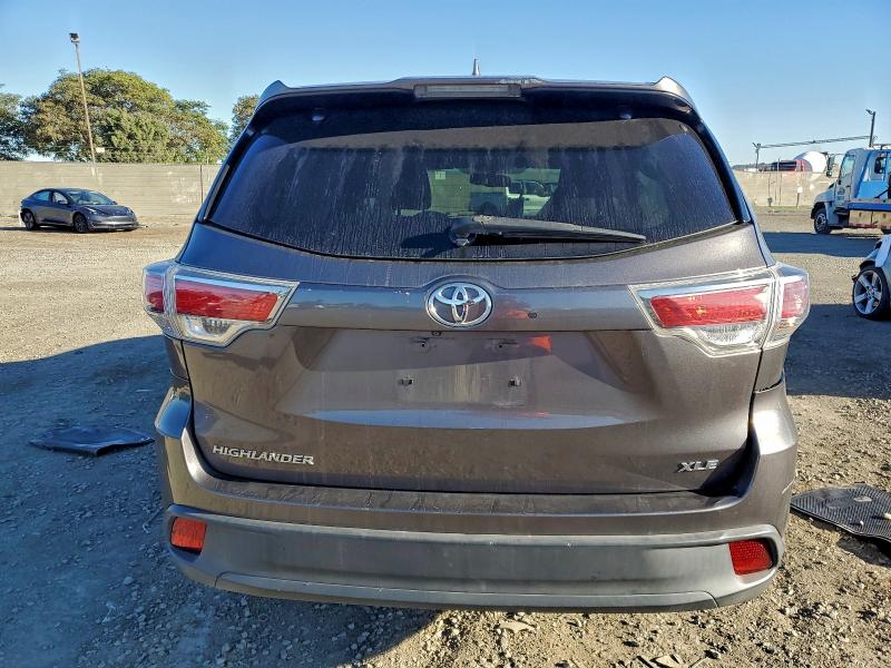 صورة رقم 6 من المزاد - 2015 TOYOTA HIGHLANDER مع VIN 5TDKKRFH4FS058767