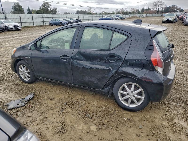 Photo 2 from auction – 2016 TOYOTA PRIUS C with VIN JTDKDTB31G1135787
