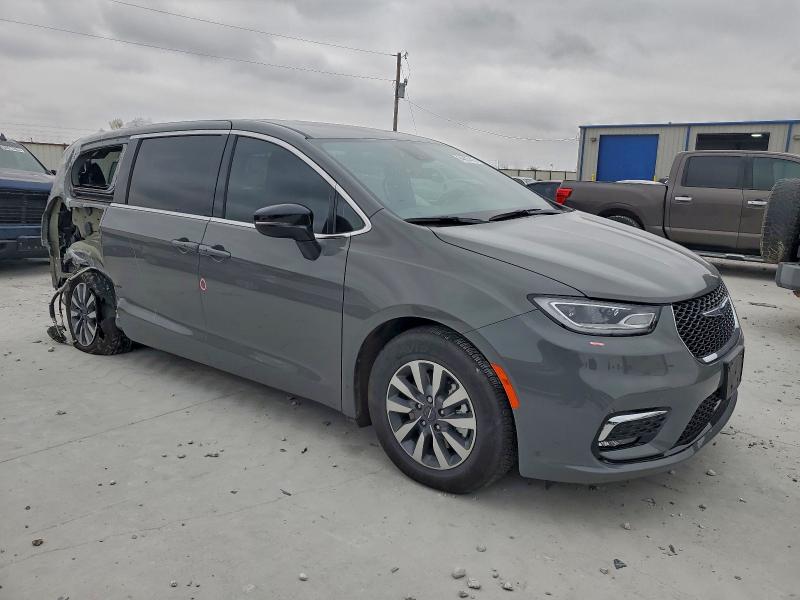 Photo 4 from auction – 2025 CHRYSLER PACIFICA H with VIN 2C4RC1S71SR563128