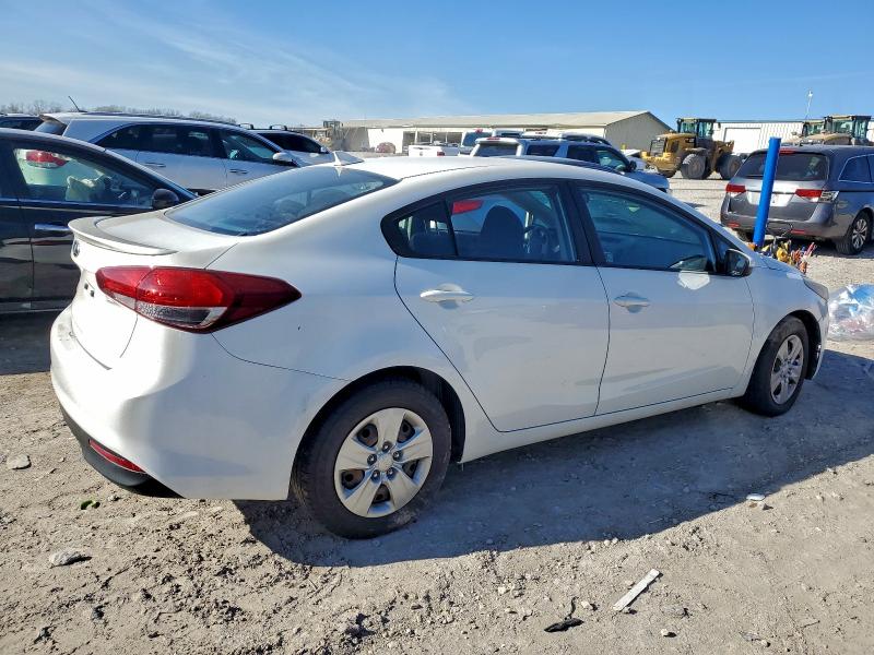 Photo 3 from auction – 2018 KIA FORTE LX with VIN 3KPFK4A70JE229133