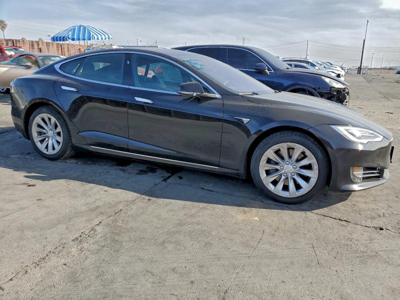 Photo 4 from auction – 2019 TESLA MODEL S with VIN 5YJSA1E23KF302201