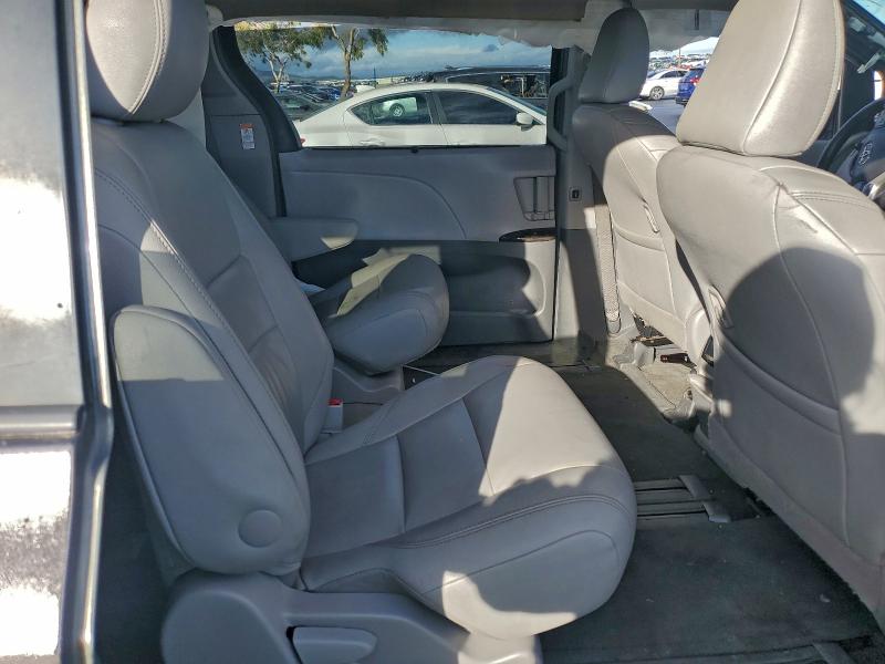 Photo 11 from auction – 2015 TOYOTA SIENNA XLE with VIN 5TDYK3DC6FS538260