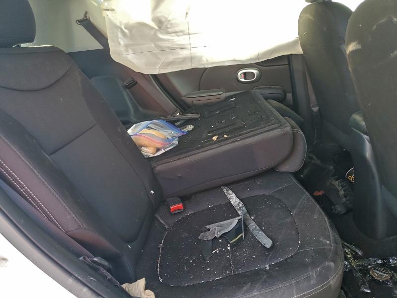 Photo 10 from auction – 2016 KIA SOUL with VIN KNDJN2A20G7823420