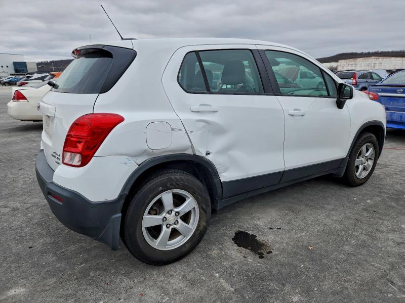 Photo 3 from auction – 2016 CHEVROLET TRAX LS with VIN 3GNCJNSB8GL239760
