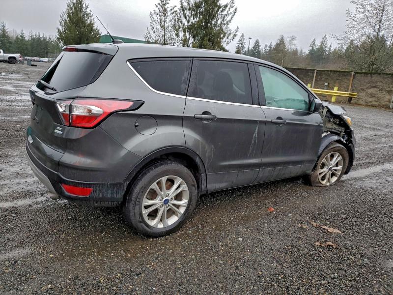 Photo 3 from auction – 2017 FORD ESCAPE SE with VIN 1FMCU9G91HUC53452
