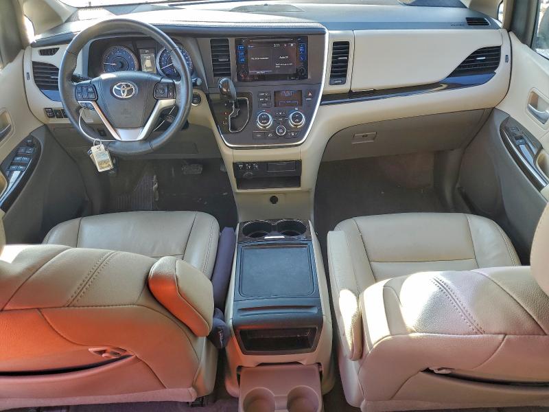 Photo 8 from auction – 2017 TOYOTA SIENNA XLE with VIN 5TDYZ3DC5HS871788