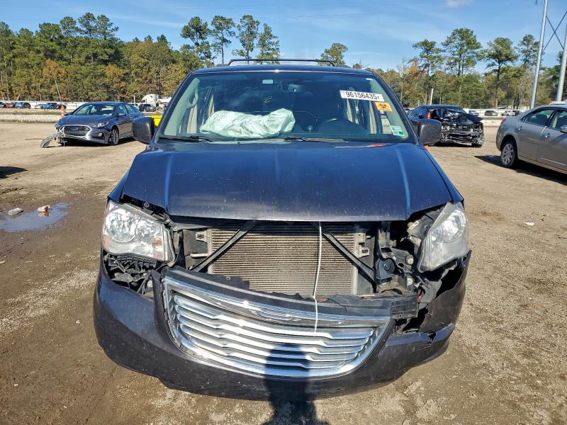 Photo 5 from auction – 2016 CHRYSLER TOWN & COU with VIN 2C4RC1BG8GR295699