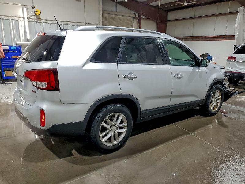 Photo 3 from auction – 2014 KIA SORENTO LX with VIN 5XYKT3A6XEG520194