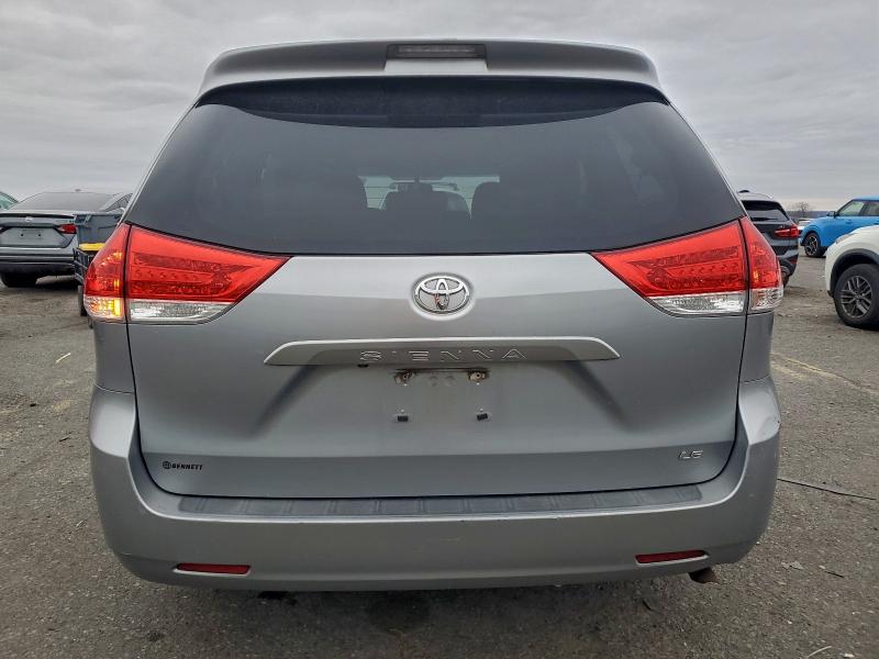 Photo 6 from auction – 2014 TOYOTA SIENNA LE with VIN 5TDKK3DC1ES409685