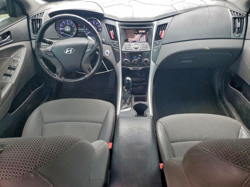 Photo 8 from auction – 2011 HYUNDAI SONATA SE with VIN 5NPEC4AC4BH153497